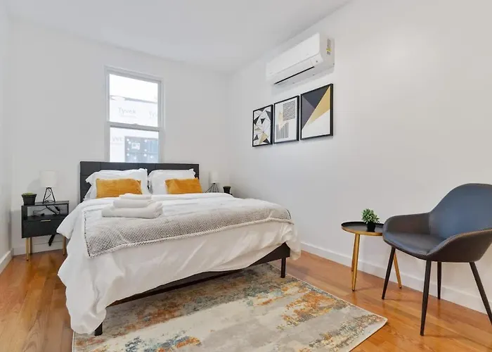 3 Bdrm 2 And A Half Bath - House Private Yard Duplex *